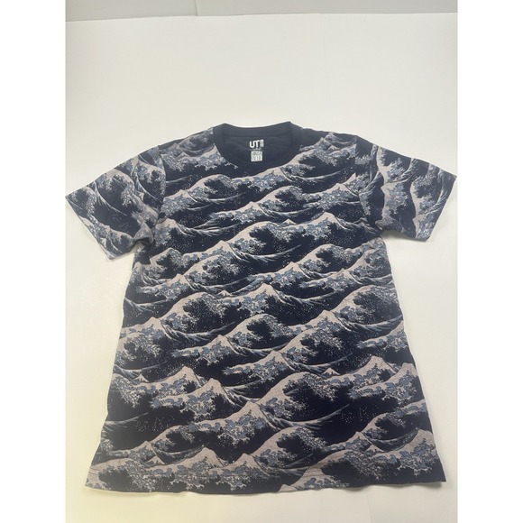 Uniqlo Other - UNIQLO Mens Tshirt Blue M Hokusai Blue Great Wave Off Kanagawa